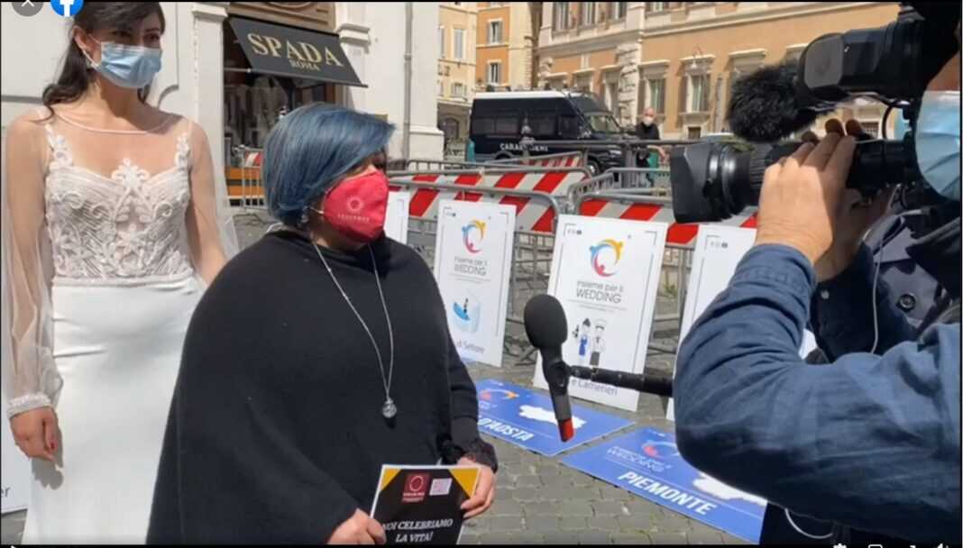 Foto della manifestazione degli operatori del settore dei matrimoni e degli eventi privati pubblicata da Federmep su Facebook