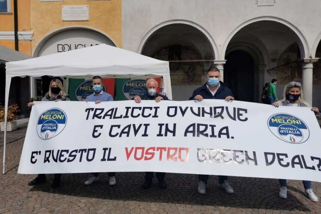 Fratelli d'Italia in Piazza dei Martiri a Belluno.