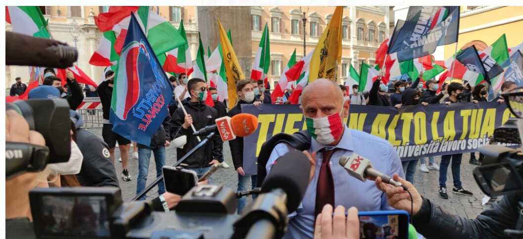 Fabio Rampelli, vicepresidente della Camera dei deputati di Fratelli d’Italia alla manifestazione di Gioventù Nazionale in piazza Montecitorio.