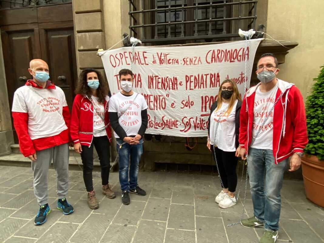 Presidio sotto il Consiglio regionale delle associazioni a difesa ospedale Volterra.