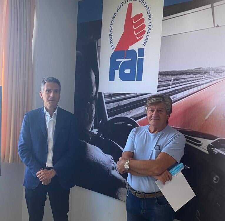 Stefano Casali (FdI) con il Presidente FAI Verona Flavio Galzenati