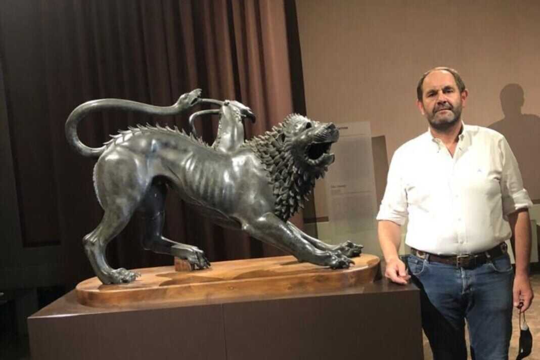 Gabriele Veneri, Consigliere regionale di Fratelli d’Italia con la Chimera di Arezzo.