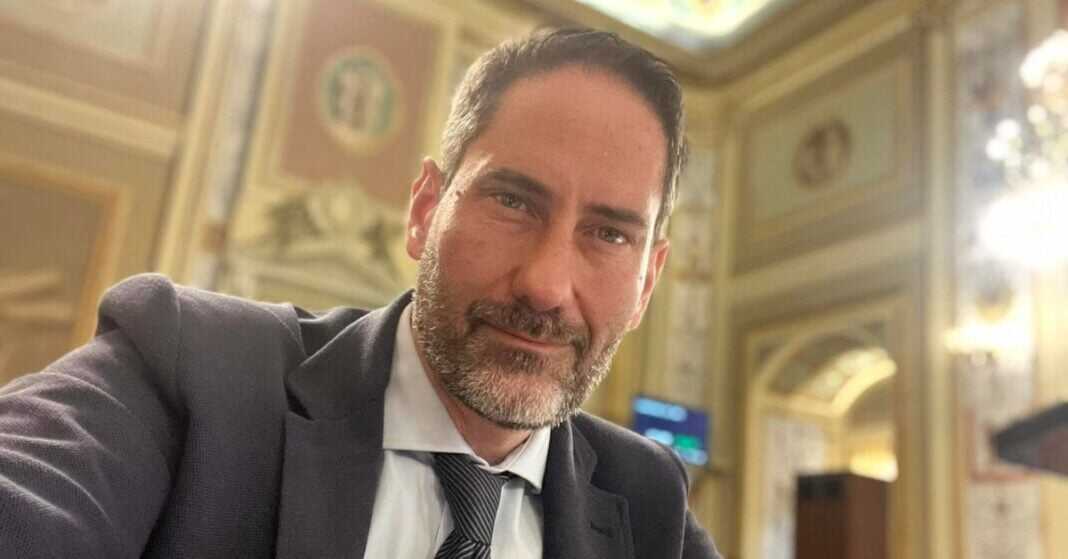 Matteo Mangiacavallo, deputato regionale in carica all’ARS, aderisce a Fratelli d’Italia.